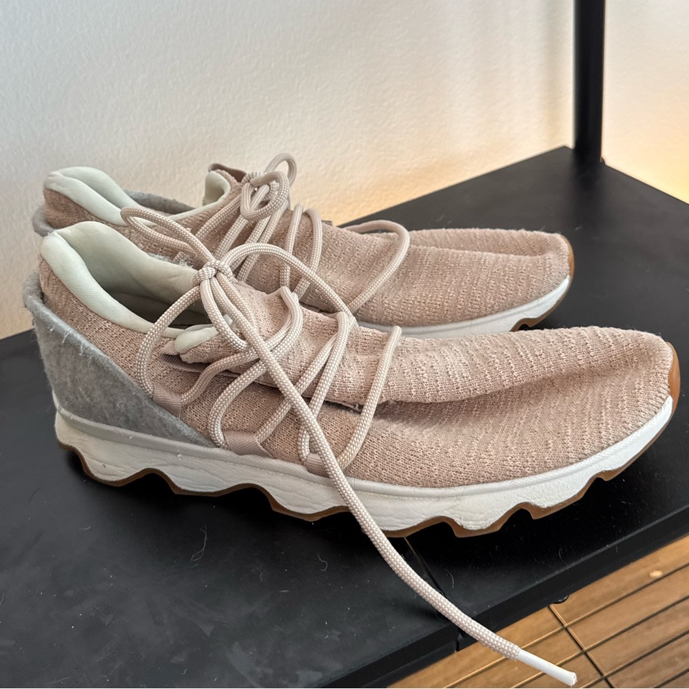 Stylish Women's Sneakers in Beige and Gray